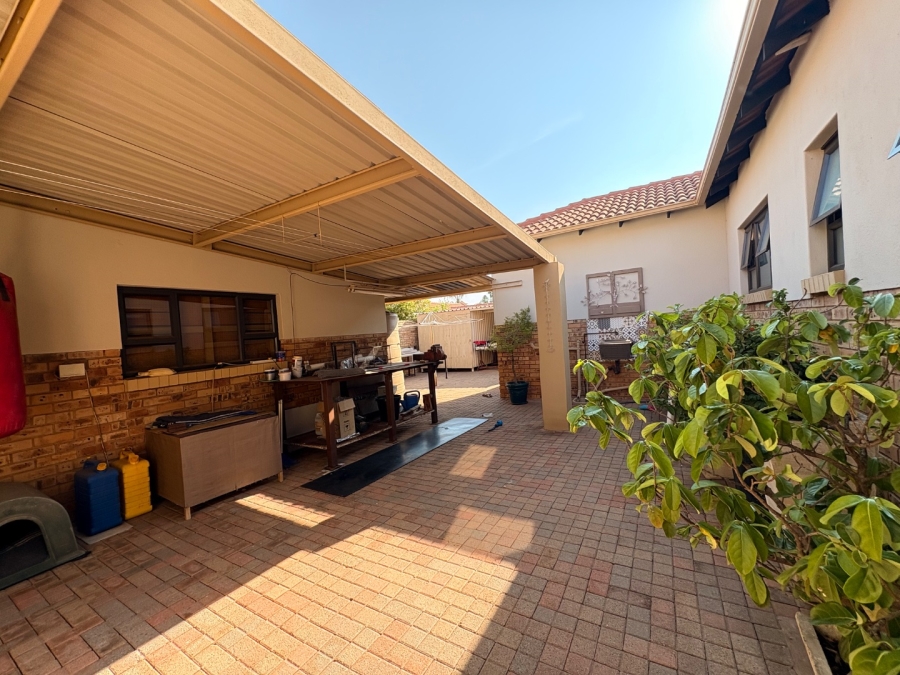 3 Bedroom Property for Sale in Wilkoppies North West